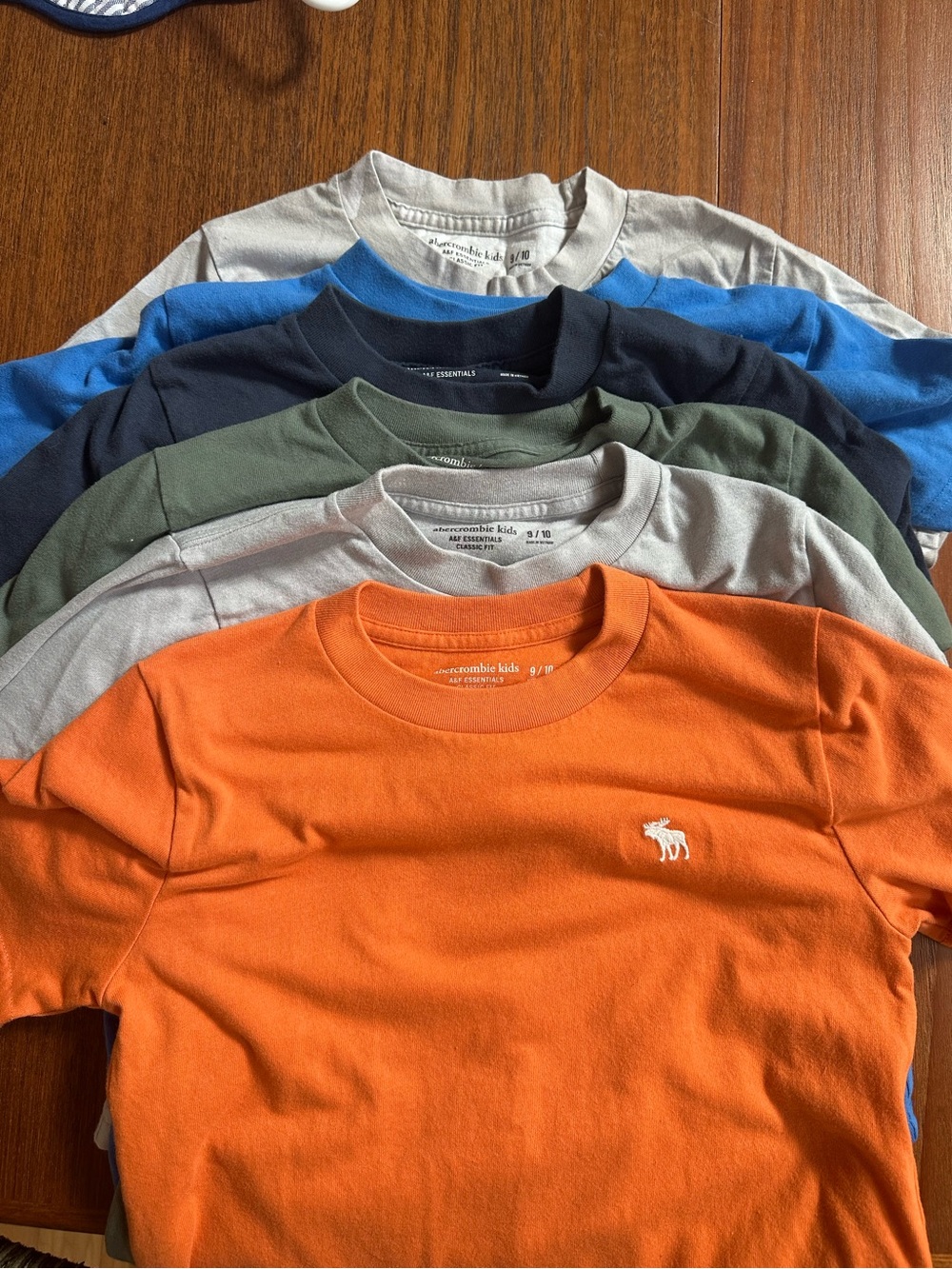 abercrombie kids Essential Icon Crew Tees (6) Size 9/10